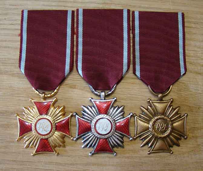 Крест заслуги 1-3 ст 1952-90 PRL. Z.S.Br. 2b.JPG