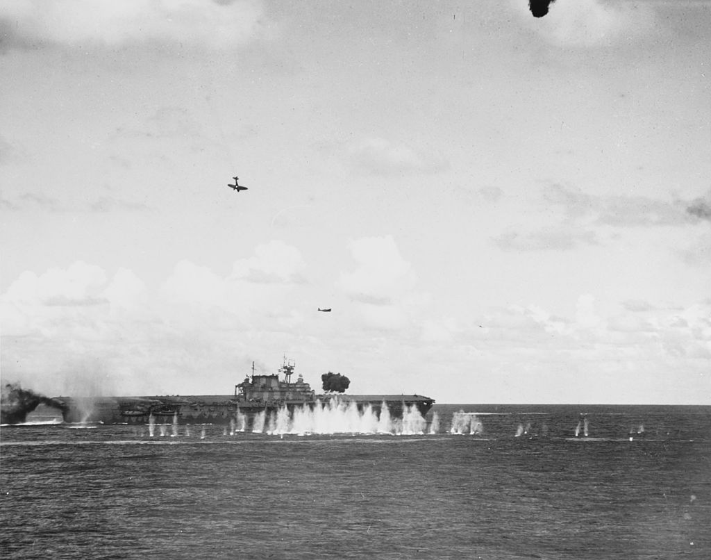 Japanese_aircraft_attack_USS_Hornet_(CV-8)_during_the_Battle_of_the_Santa_Cruz_Islands_on_26_October_1942_(80-G-33947).jpg
