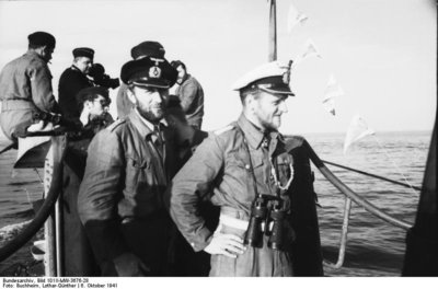 Bundesarchiv_Bild_101II-MW-3676-28,_St._Nazaire,_Uboot_U_552.jpg