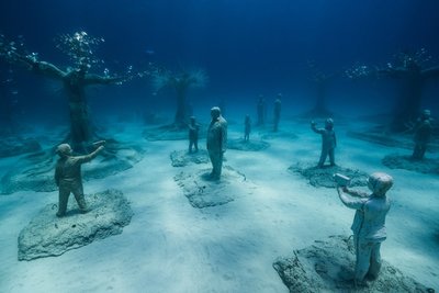 jason-decaires-taylor-underwater-sculpture-musan-museum-diving-cyprus-my-modern-met-4.jpg