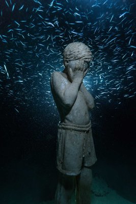 jason-decaires-taylor-underwater-sculpture-musan-museum-diving-cyprus-my-modern-met-6.jpg