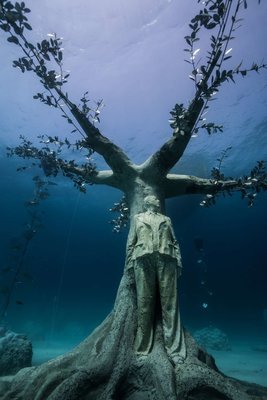 jason-decaires-taylor-underwater-sculpture-musan-museum-diving-cyprus-my-modern-met-14.jpg