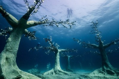 jason-decaires-taylor-underwater-sculpture-musan-museum-diving-cyprus-my-modern-met-8.jpg