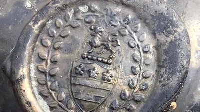 _125325355_shipwreck_legge_family_crest.jpg