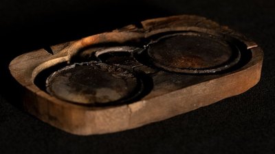 _125325084_shipwreck_glasses.jpg