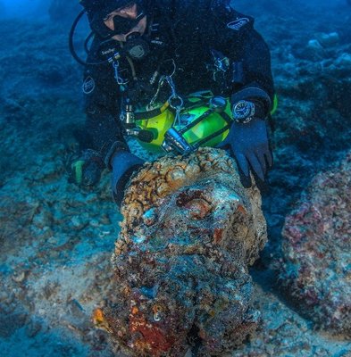 hercules-head-antikythera-wreckage-credit-culture-ministry.jpg