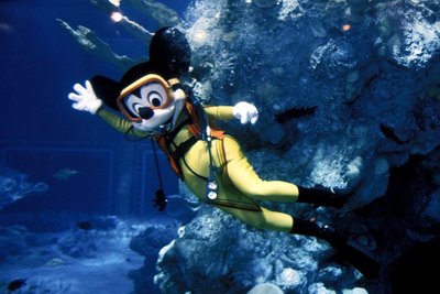 Micke-Mouse-Under-Water.jpg