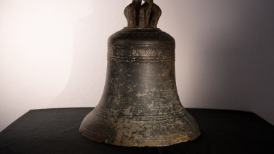 _125325351_shipwreck_bell.jpg