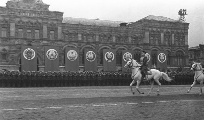 Москва. 24.06.1945 г._Жуков_900х.jpg