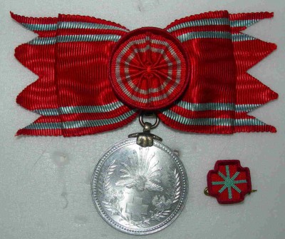 Медаль Красного Креста для женщин.JPG