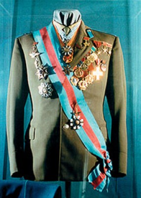 28-2004-140-03 Мундир Гагарина.jpg