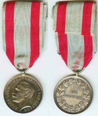 TAPFERKREITS MEDAL.jpg