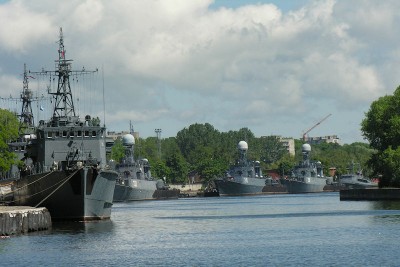 800px-Baltic_fleet_ships_in_Baltiysk.jpg