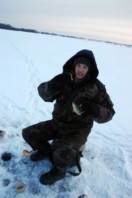 003-Поймал-окушка.jpg