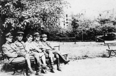 (5)  сослуживцы по Войску Польскому, 1945г..jpg