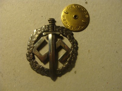 ЗНАЧКИ 3517.jpg