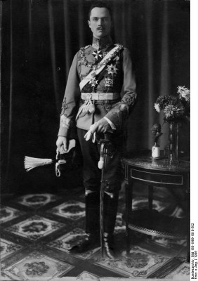 Bundesarchiv_Bild_183-1989-1010-502,_Karl-Eduard_von_Sachsen-Coburg_und_Gotha.jpg