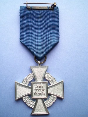 4_650_Obschaya_sluzhebnaya_medal_v_serebre__za_25_let_6096505.jpg