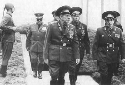 -Запад-81 Министр МО СССР маршал ГРЕЧКО.А.А.jpg (43.65 КБ) 8060 просмотров -Запад-81 Министр МО СССР маршал ГРЕЧКО.А.А.jpg