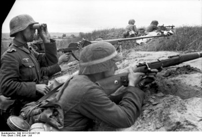 Bundesarchiv_Bild_101I-216-0417-26,_Russland,_Soldaten_in_Stellung.jpg