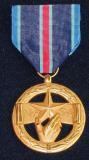 Exceptional bravery.Медаль за исключительную храбрость.Учреждена 15.09.1961 г.Вручается государственным служащим и неправительственному персоналу.