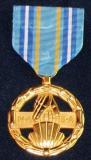 Exceptional technological achievement.Медаль за исключительные технологические достижения.Вручается как государственным,так и негосударственным служащим за исключительный технологический вклад за выполнение задач NASA.