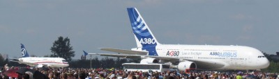 Сравнение SSJ100 и А380.jpg