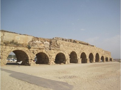 4847320-The_aqueduct_in_Caesarea_Caesarea.jpg