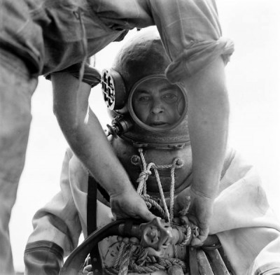 deep-sea-diver-3.jpg