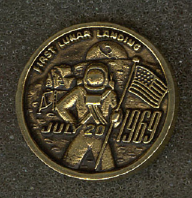 Apollo11_tie_tack_front.jpg