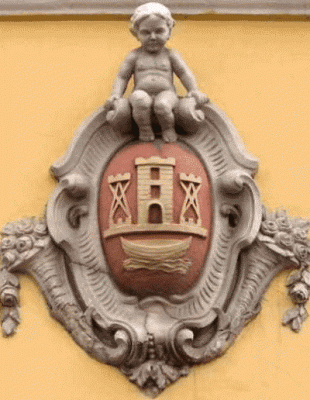 Рельефное изображение XVIII века герба Мемеля на доме в г.Клайпеде.gif