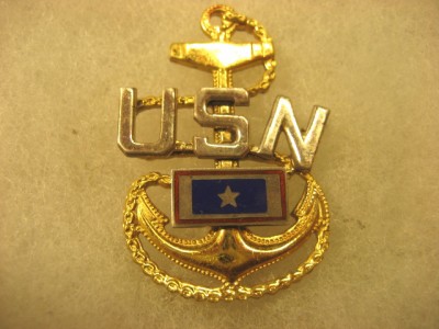 US NAVY Badge Cap Badge for Chief WW2 -over there flag.jpg