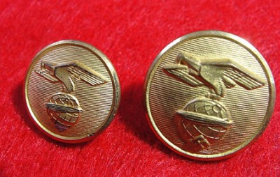 Buttons from Zeppelin Captain Hans von Schiller.jpg