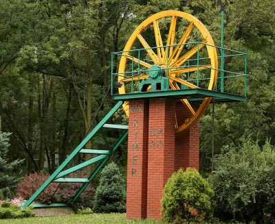 735px-Z_rymer_pomnik.jpg