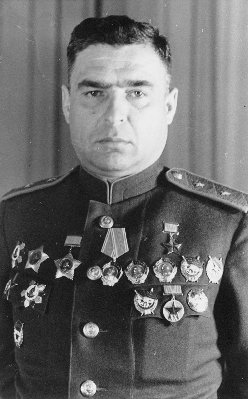 -лейтенант, в последствии маршал бронетанковых войск П.П. Полубояров.jpg